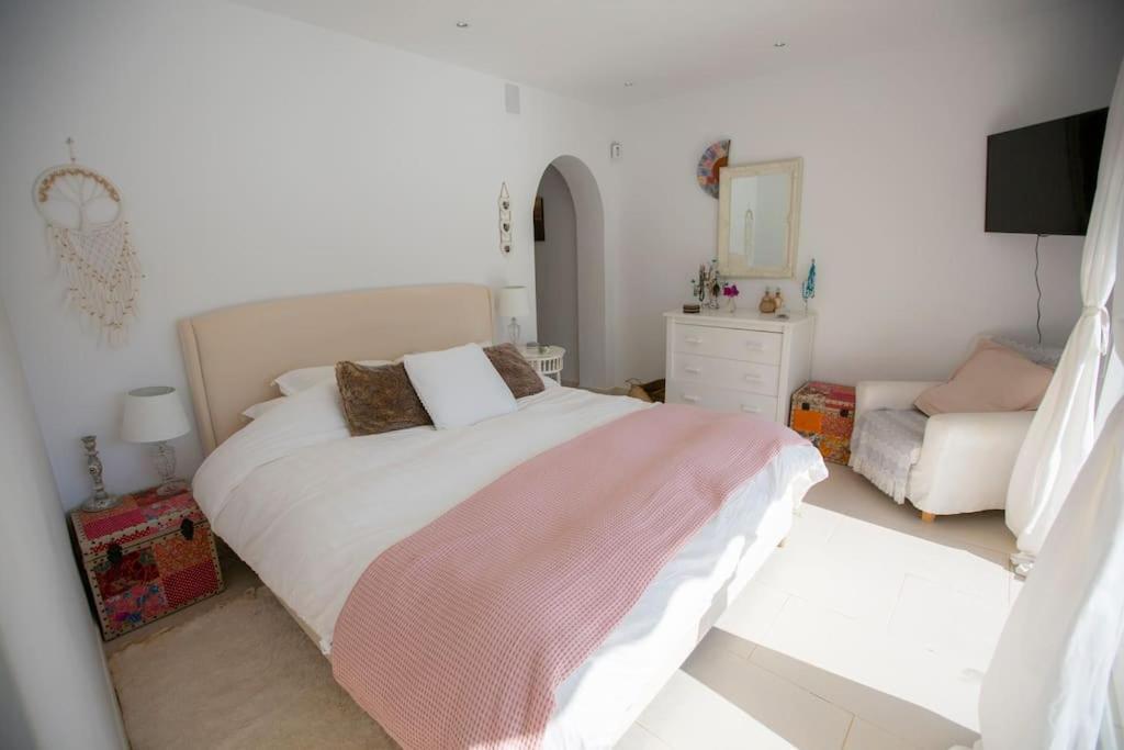 Casa Sierra, A Stunning Spanish Rural Retreat Vila