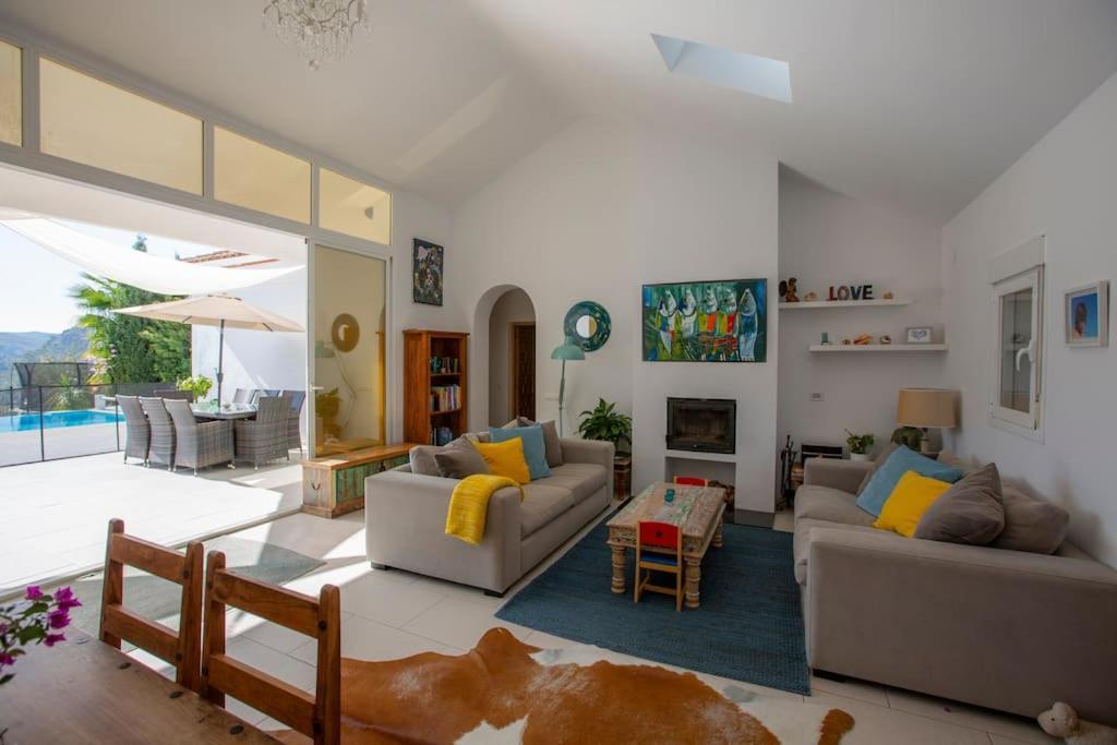 Casa Sierra, A Stunning Spanish Rural Retreat Vila *