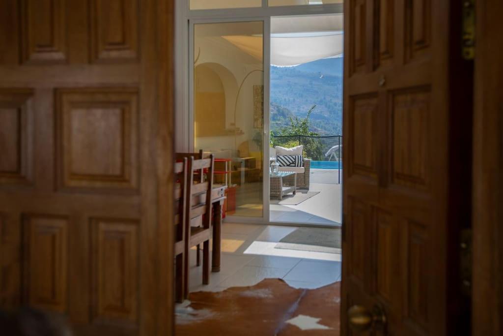 Casa Sierra, A Stunning Spanish Rural Retreat Vila *