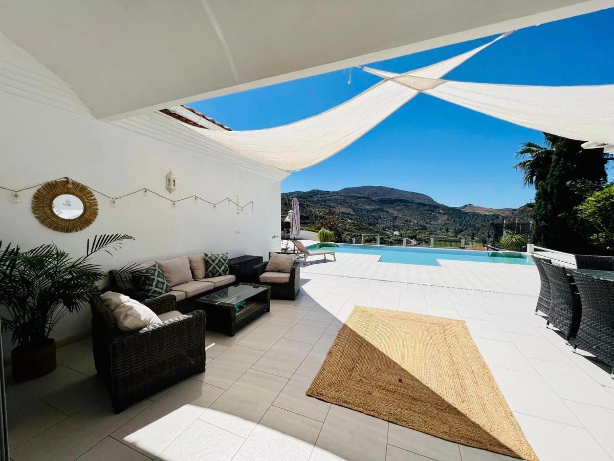 Vila Casa Sierra, A Stunning Spanish Rural Retreat